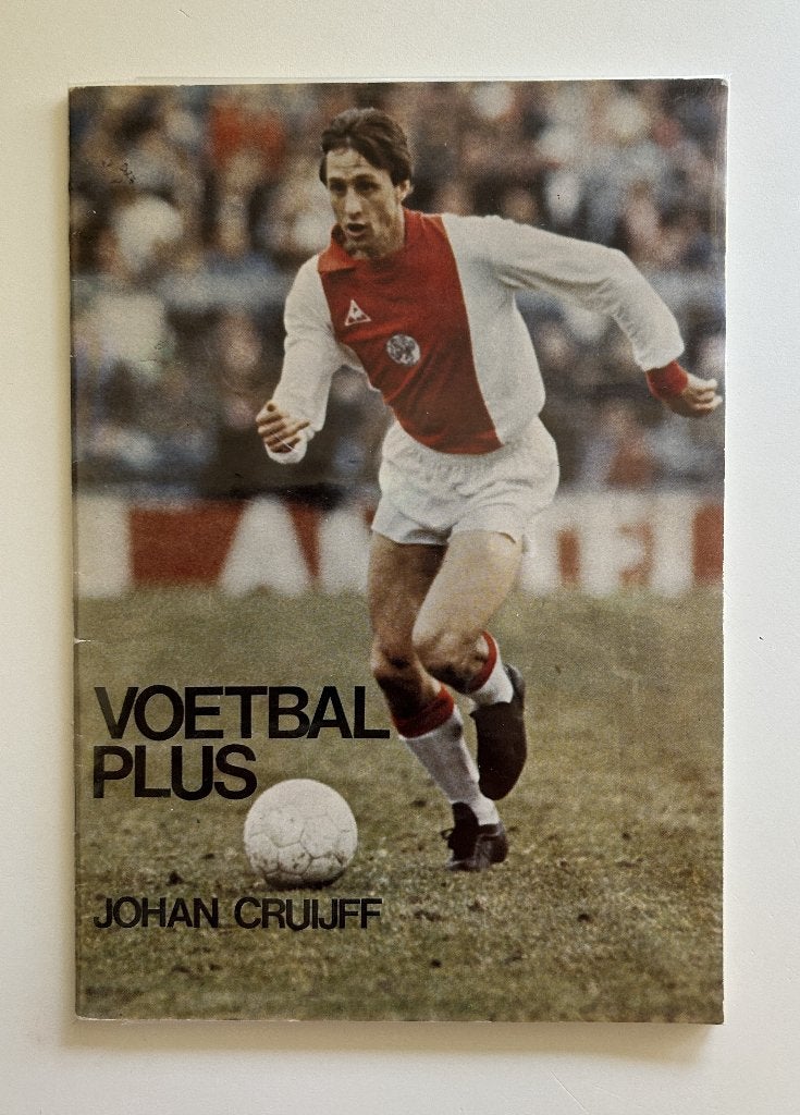Voetbal Plus - Johan Cruijff (1984), Ophalen of Verzenden, Gebruikt, Ajax, Boek of Tijdschrift