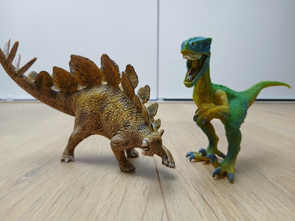 Schleich dinosaurussen - velociraptor & Stegosaurus, Ophalen of Verzenden, Zo goed als nieuw