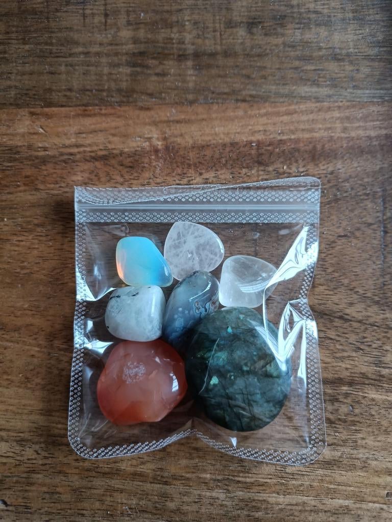 Verschillende zakjes met edelstenen., Verzamelen, Mineralen en Fossielen, Ophalen of Verzenden