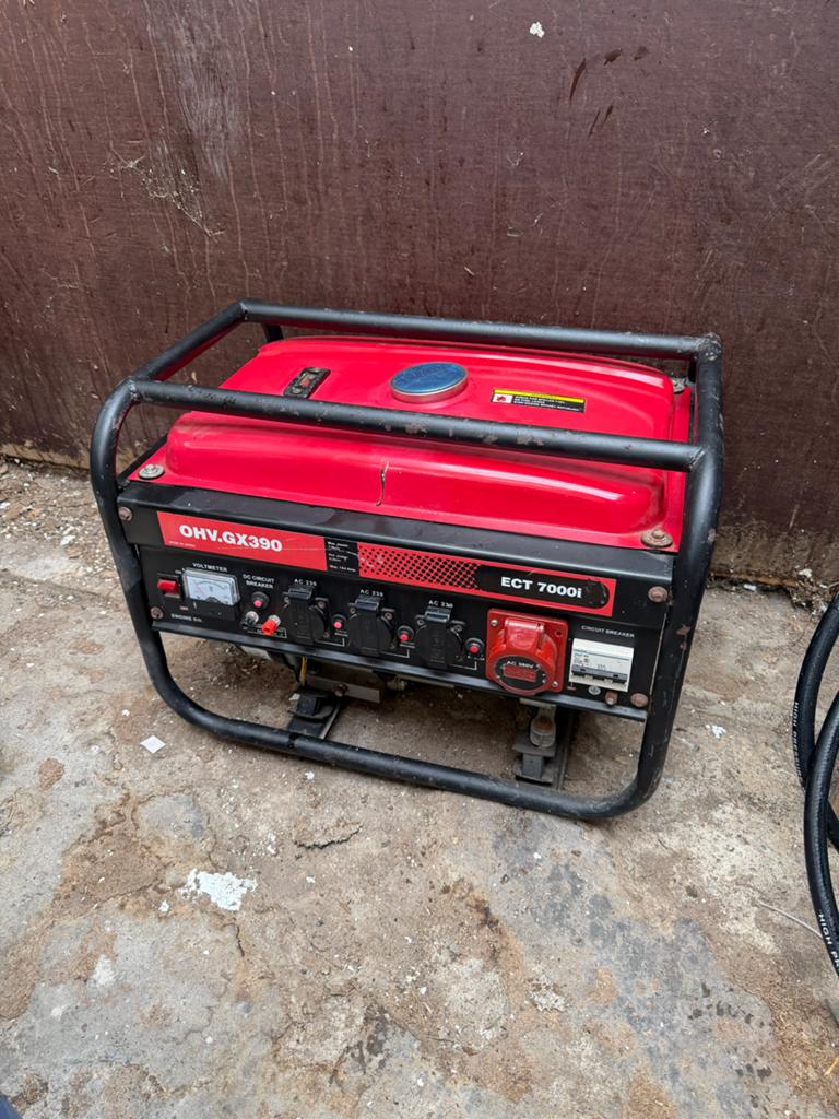 TE HUUR: 7 kW Benzine Aggregaat GX390 230V/380V, Ophalen of Verzenden, Zo goed als nieuw, 5 tot 10 kVA, Benzine
