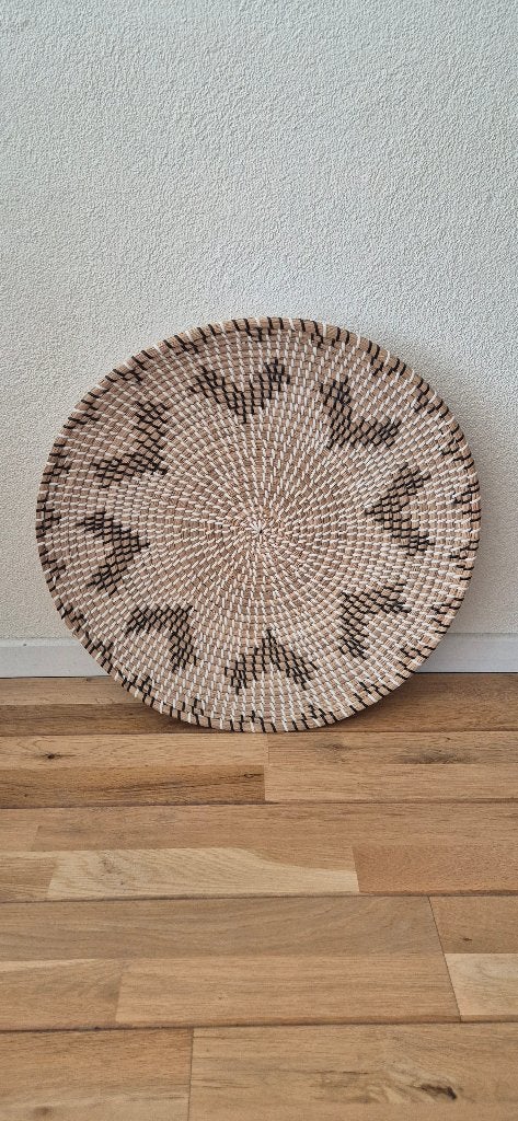 Grote Handgemaakte Zeegras Schaal • Naturel/Zwart • 51 cm, Huis en Inrichting, Woonaccessoires | Schalen en Manden, Ophalen, Schaal