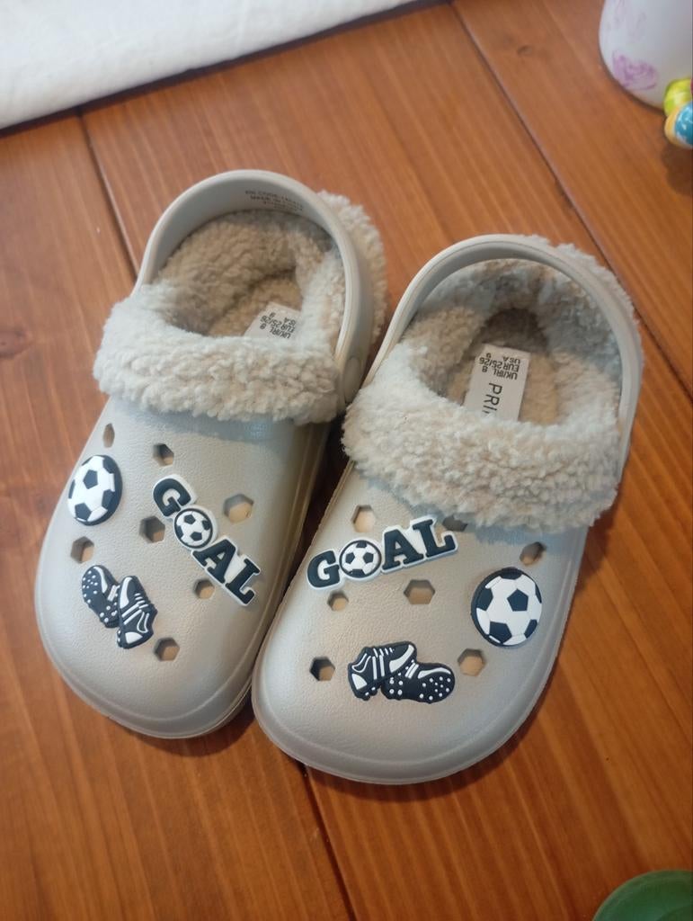 Nieuwe voetbal sandalen met warme voering, Kinderen en Baby's, Kinderkleding | Schoenen en Sokken, Jongen of Meisje, Overige typen
