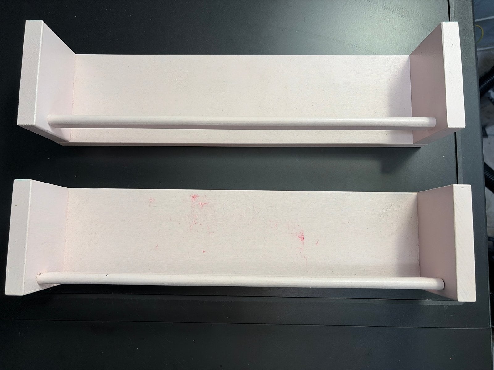2x Roze houten boekenplankjes / wandrekjes, Ophalen of Verzenden, Gebruikt