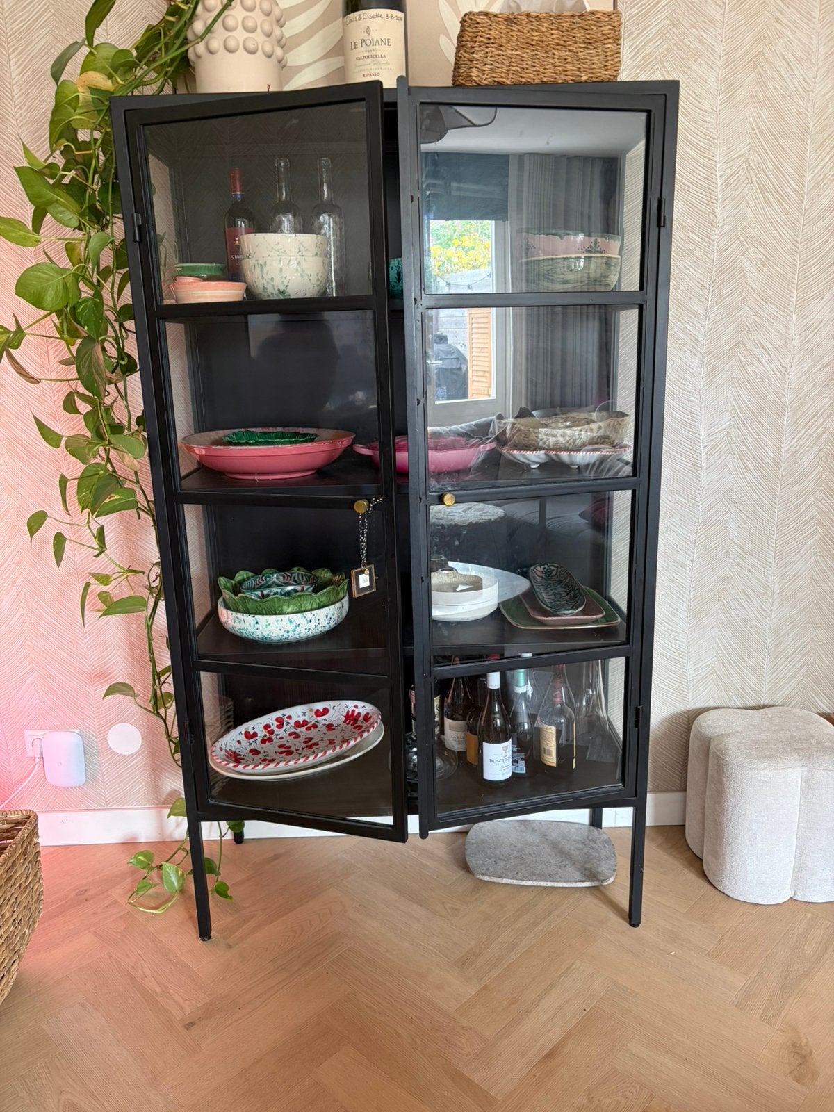 Zwart metalen vitrine kast Zen Bodilson, Huis en Inrichting, Ophalen, 50 tot 100 cm, Zo goed als nieuw, Metaal