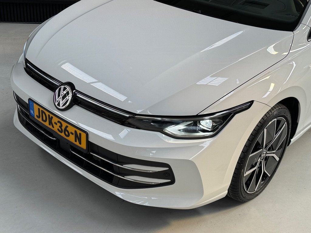 Volkswagen GOLF 1.5 eTSI 50 Edition | Pano | Massage | IQ, Stof, 4 cilinders, 150 pk, Wit