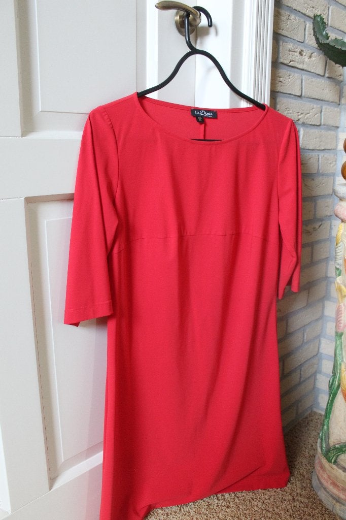 ****La Dress, charmante rode jurk****, Kleding | Dames, Jurken, Verzenden, Zo goed als nieuw, Zwart, Onder de knie