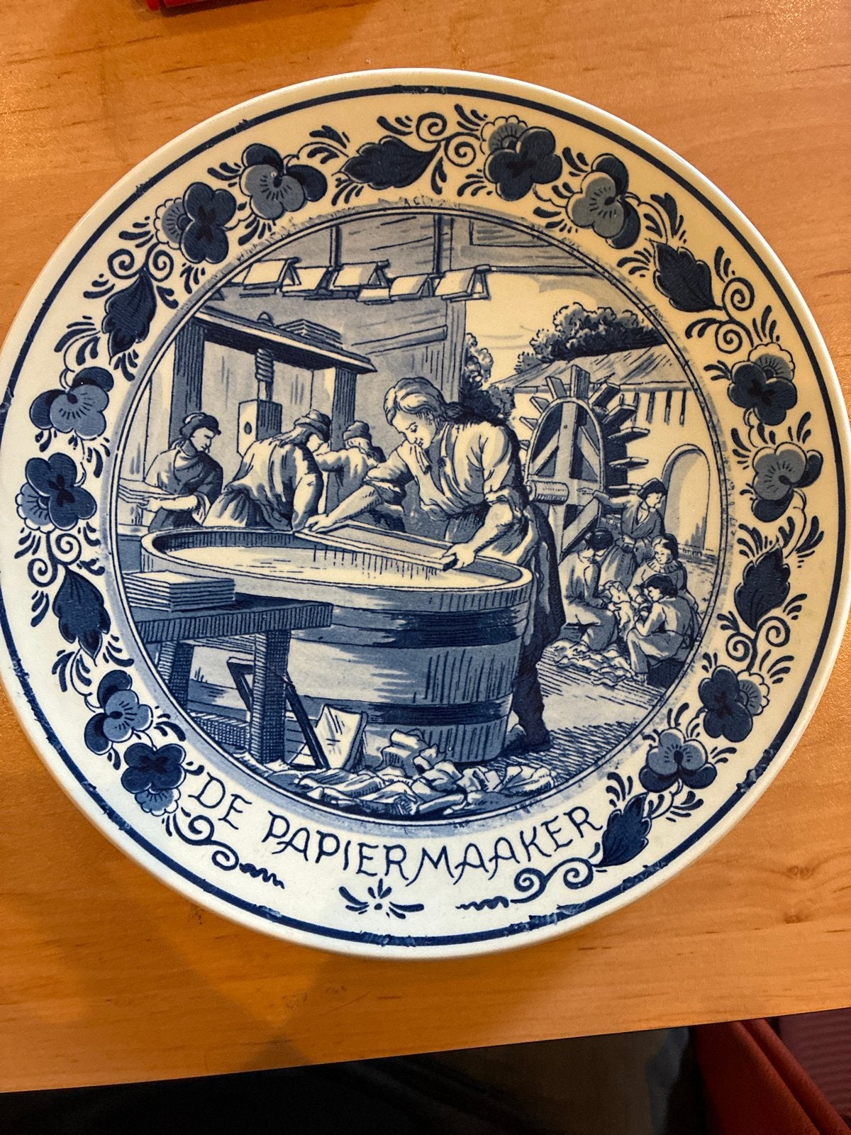 Delfts Blauw wandbord 'De Papiermaker' Royal Goedewaagen, Antiek en Kunst, Ophalen
