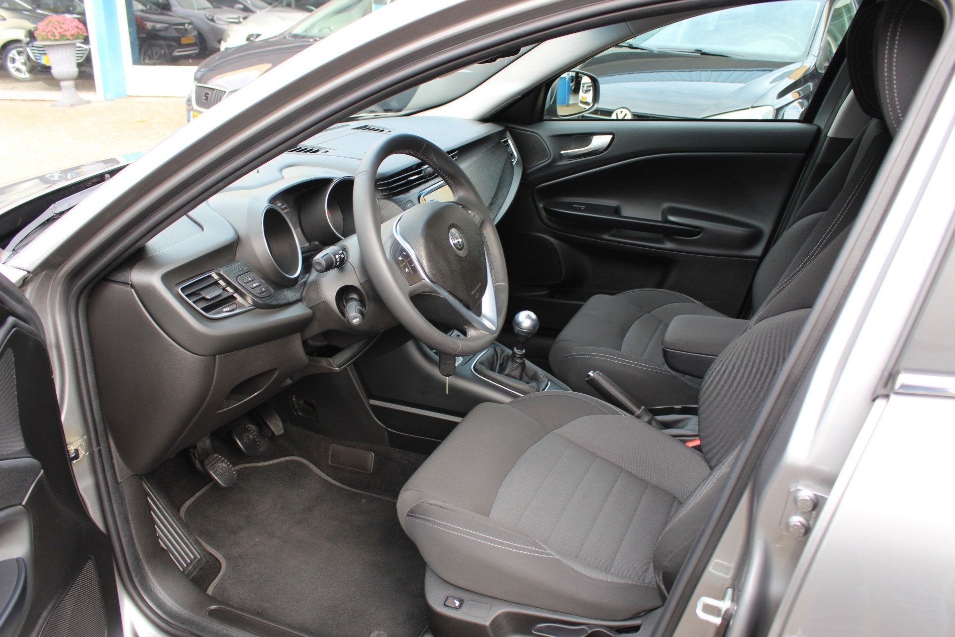 Alfa Romeo Giulietta 1.4 Turbo "Super" Xenon - Navi !, Auto's, Voorwielaandrijving, Gebruikt, Zwart, 4 cilinders