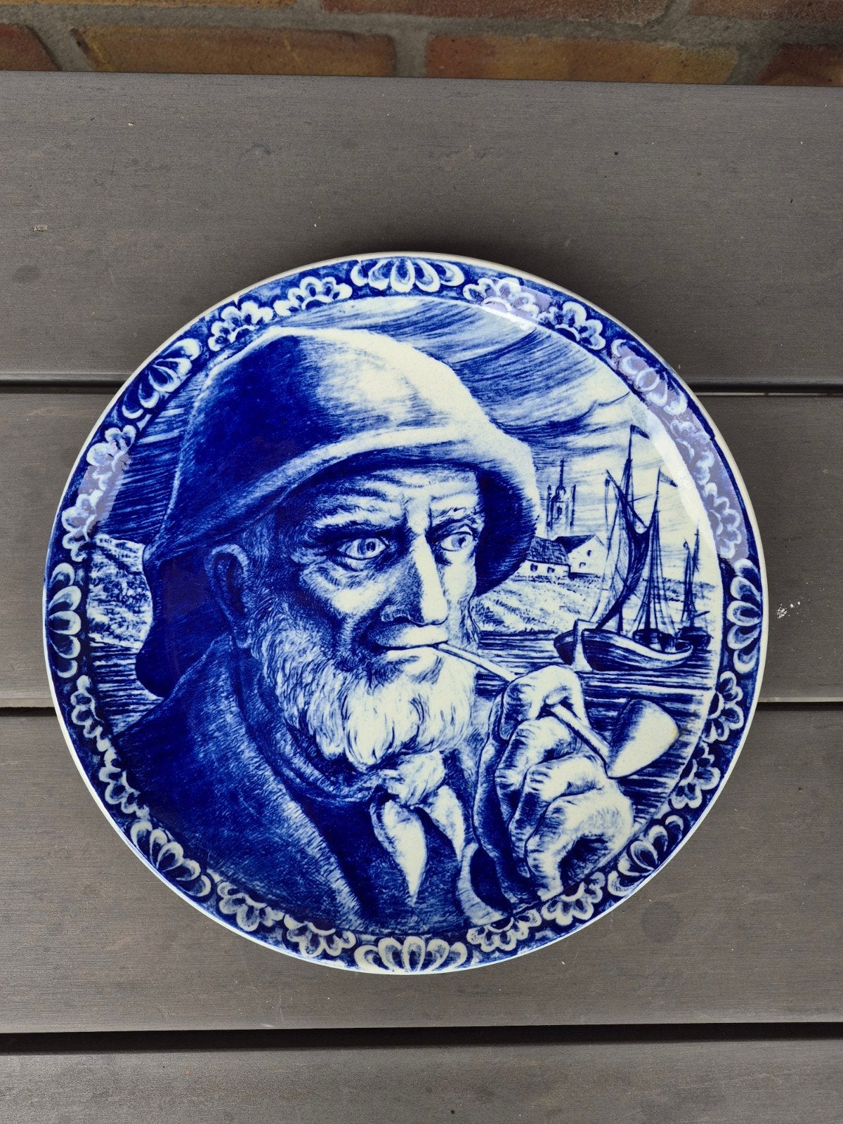 Antiek Boch Frères Delft Wandbord Visser met Pijp, Antiek en Kunst, Ophalen of Verzenden