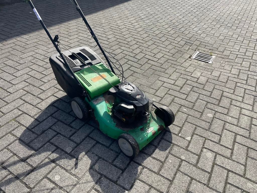 Benzine grasmaaier zelfrijdend, Tuin en Terras, Grasmaaiers, Ophalen, Cirkelmaaier, Gebruikt, Opvangbak