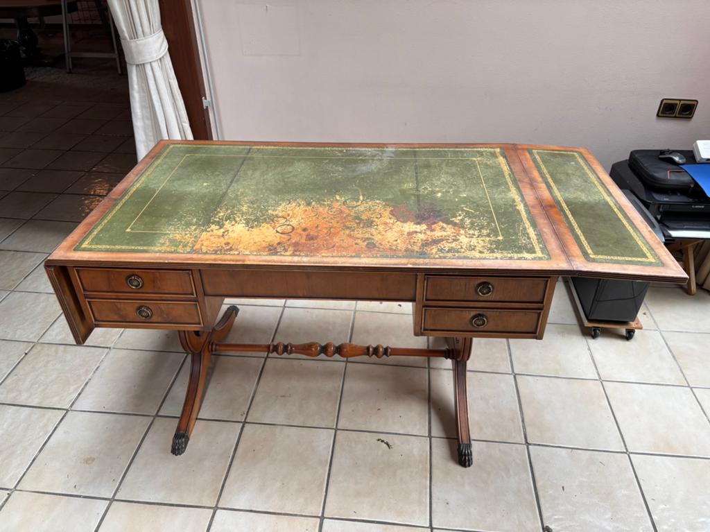 Engels Bureau antiek, Ophalen