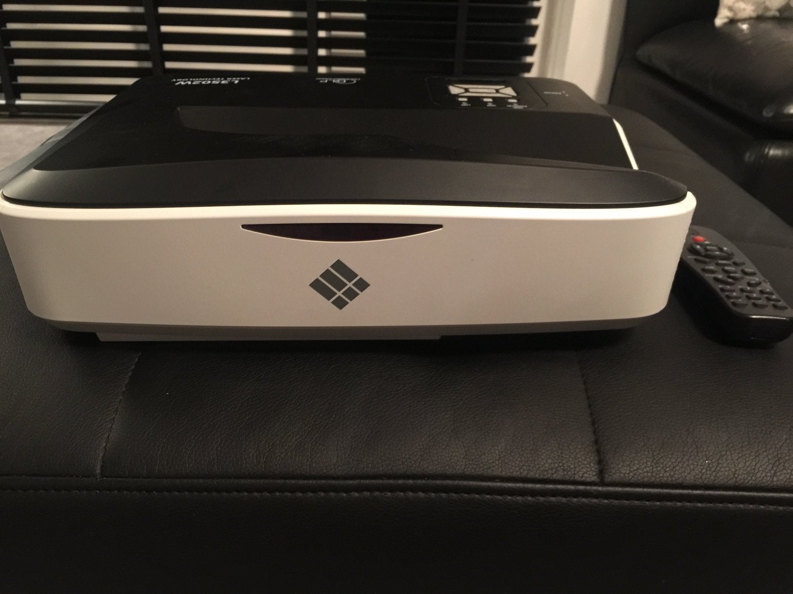 i3 Laser/Nieuwstaat!/Ultra Short Throw/L3503W, Audio, Tv en Foto, Beamers, Ophalen of Verzenden, Zo goed als nieuw, Full HD (1080)