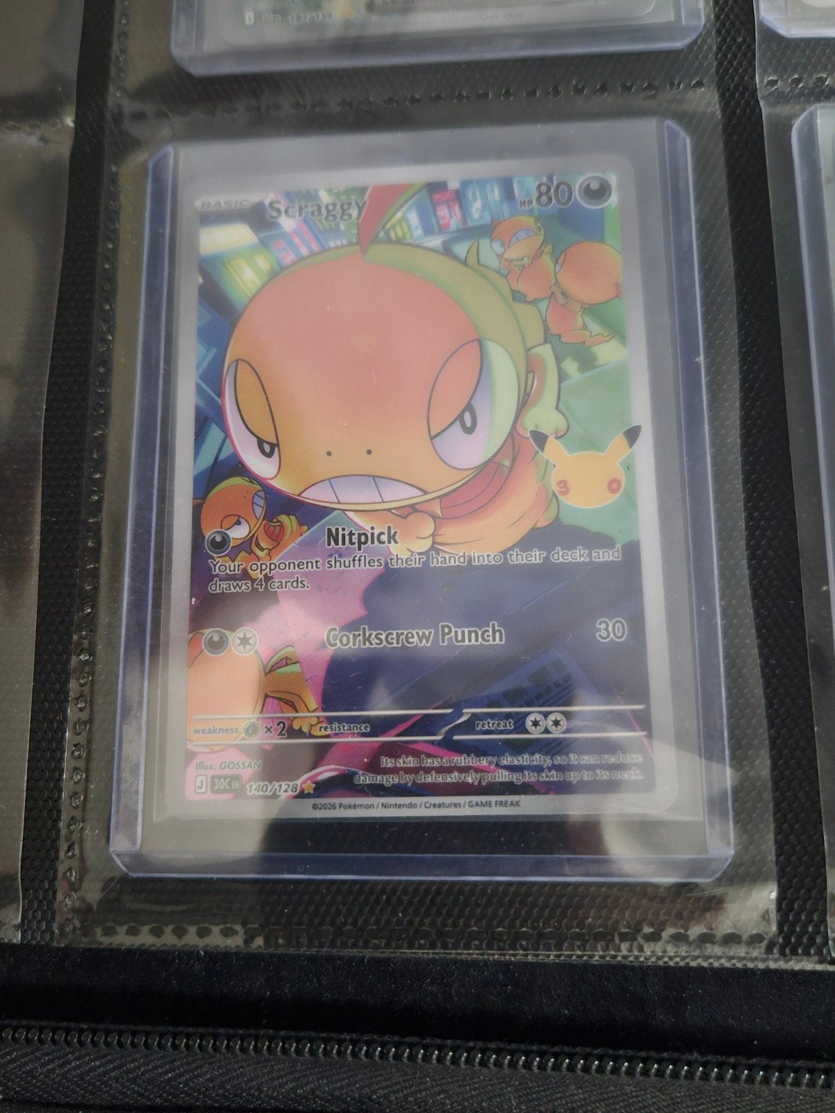 Pokemon Scraggy 140/128 30C 30th Celebration, Ophalen of Verzenden, Zo goed als nieuw, Losse kaart, Foil