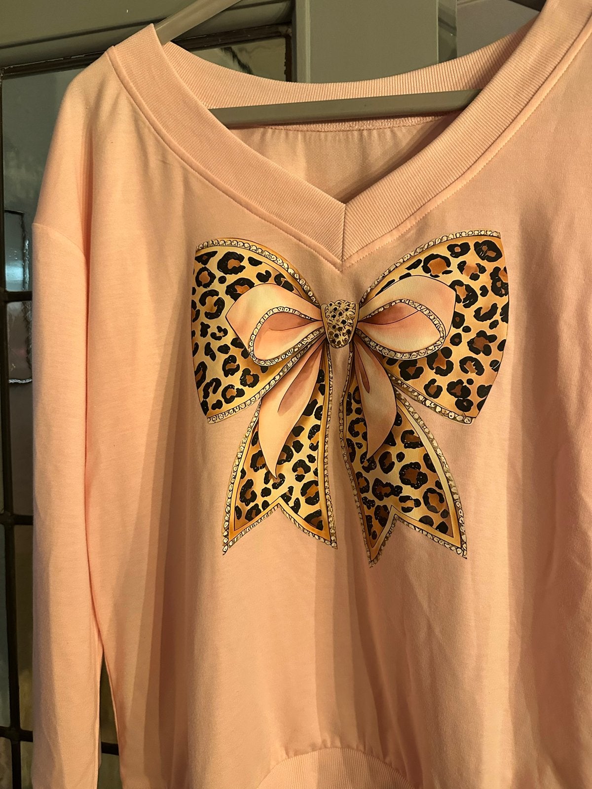 Roze sweater met luipaardprint strik - Maat M, Ophalen of Verzenden, Zo goed als nieuw, Maat 38/40 (M), Roze
