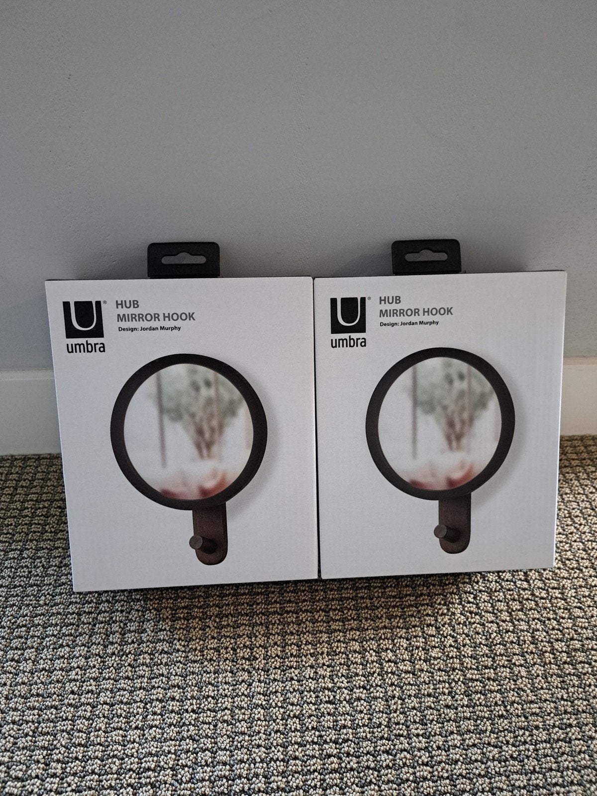 Umbra HUB design spiegels met houten jashaak/kledinghaak, Minder dan 50 cm, Rond, Nieuw, Ophalen of Verzenden