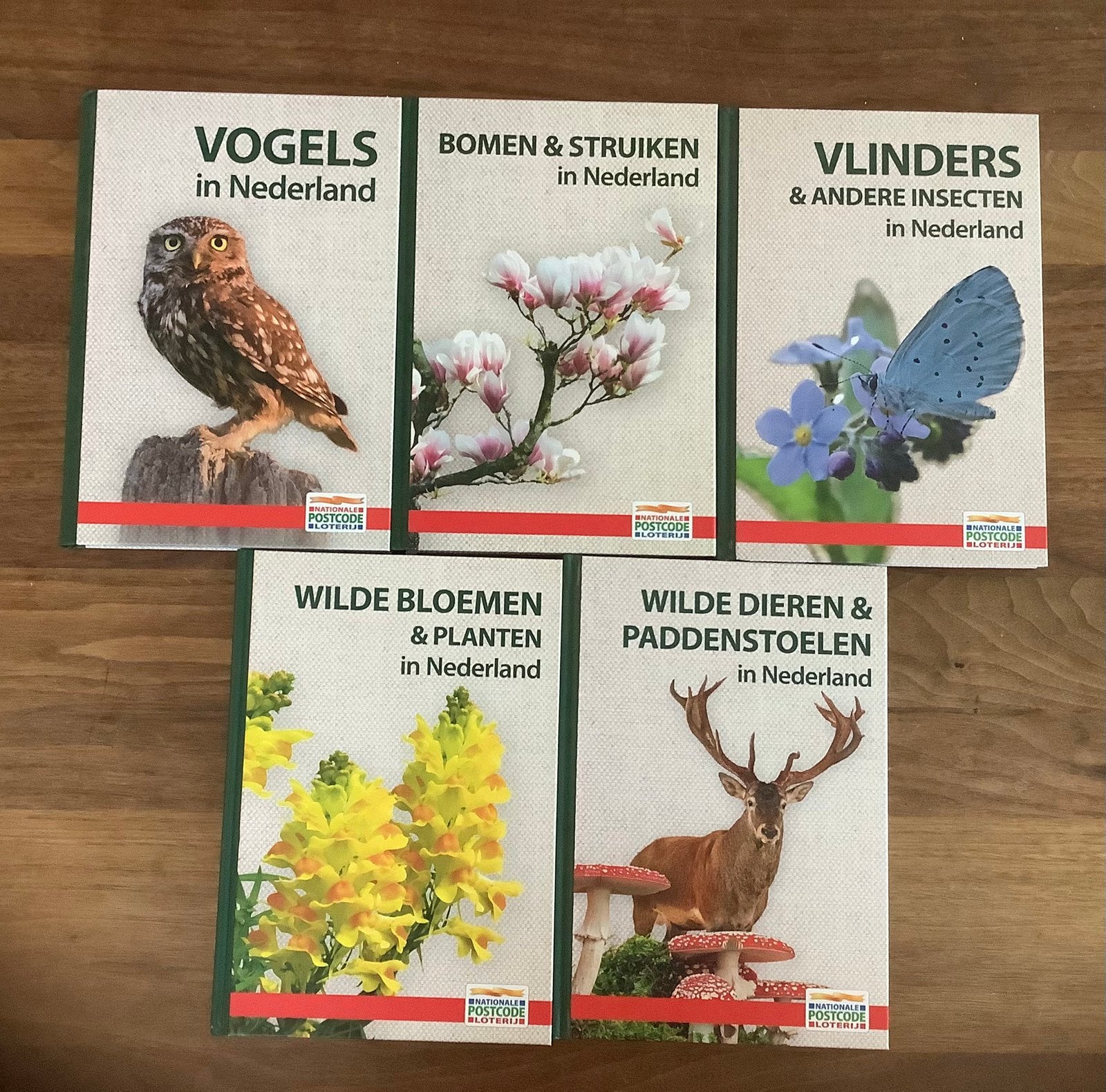 4 natuurboeken post code loterij vlinders bloemen bomen set, Boeken, Natuur, Ophalen of Verzenden, Zo goed als nieuw, Natuur algemeen