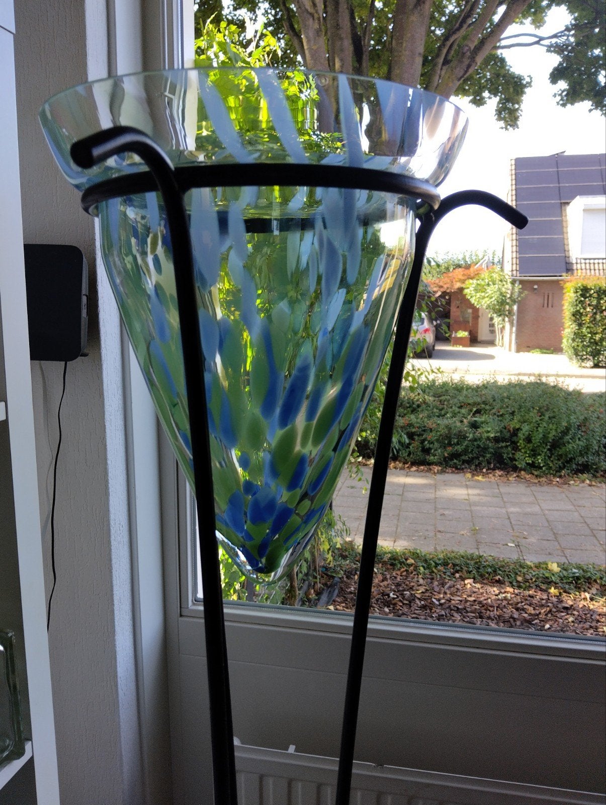 Glazen vaas met standaard - Blauw/Groen, Huis en Inrichting, Ophalen, Meerkleurig, Met patroon/structuur, Glas