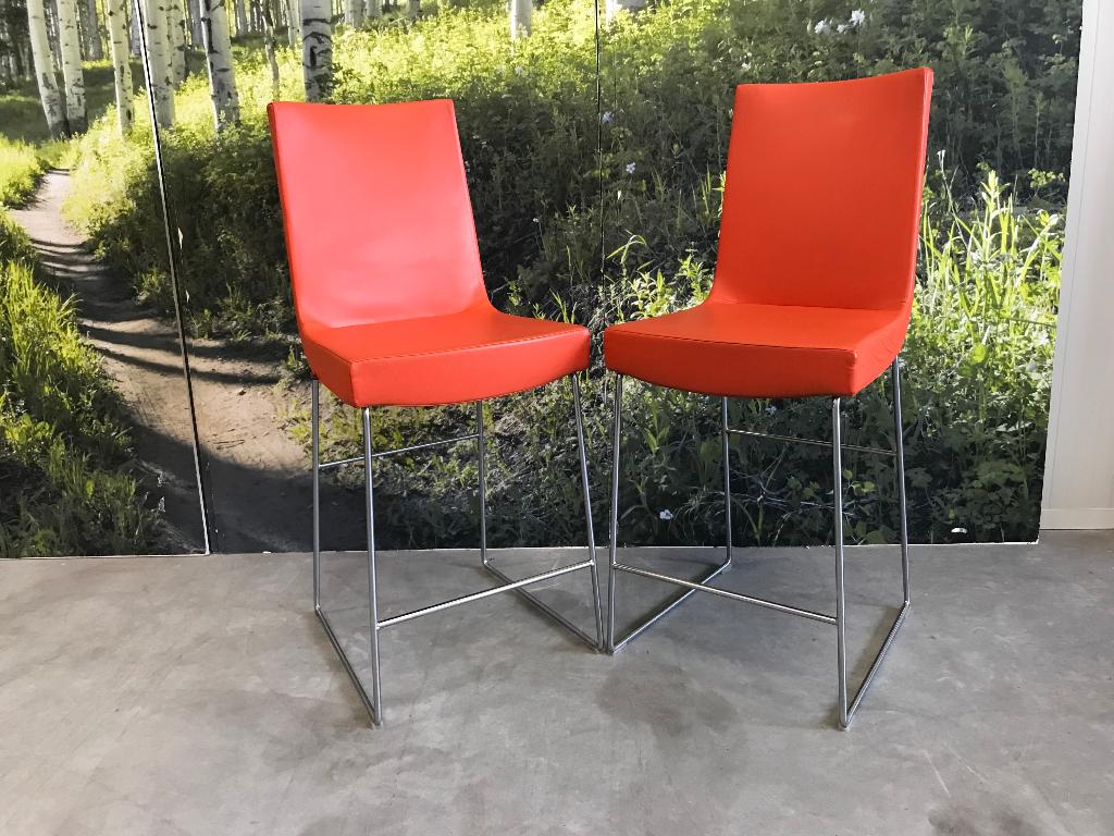 Montis Jim barstoel, leer bekleed, zeer goede staat 2x, Ophalen, Zo goed als nieuw, 50 tot 75 cm, Leer