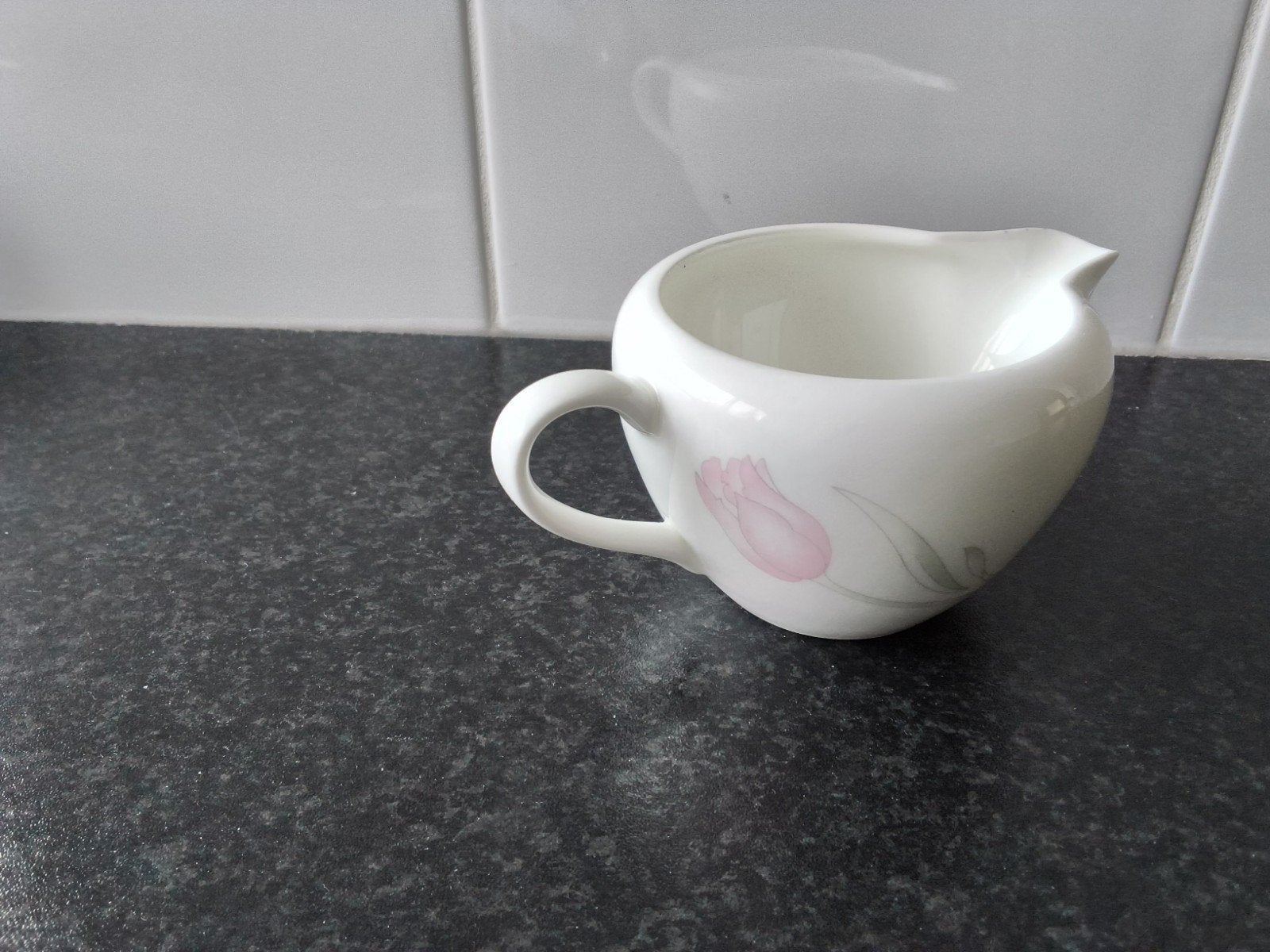 wedgwood melkkannetje tryst, Ophalen of Verzenden, Zo goed als nieuw, Porselein, Overige typen