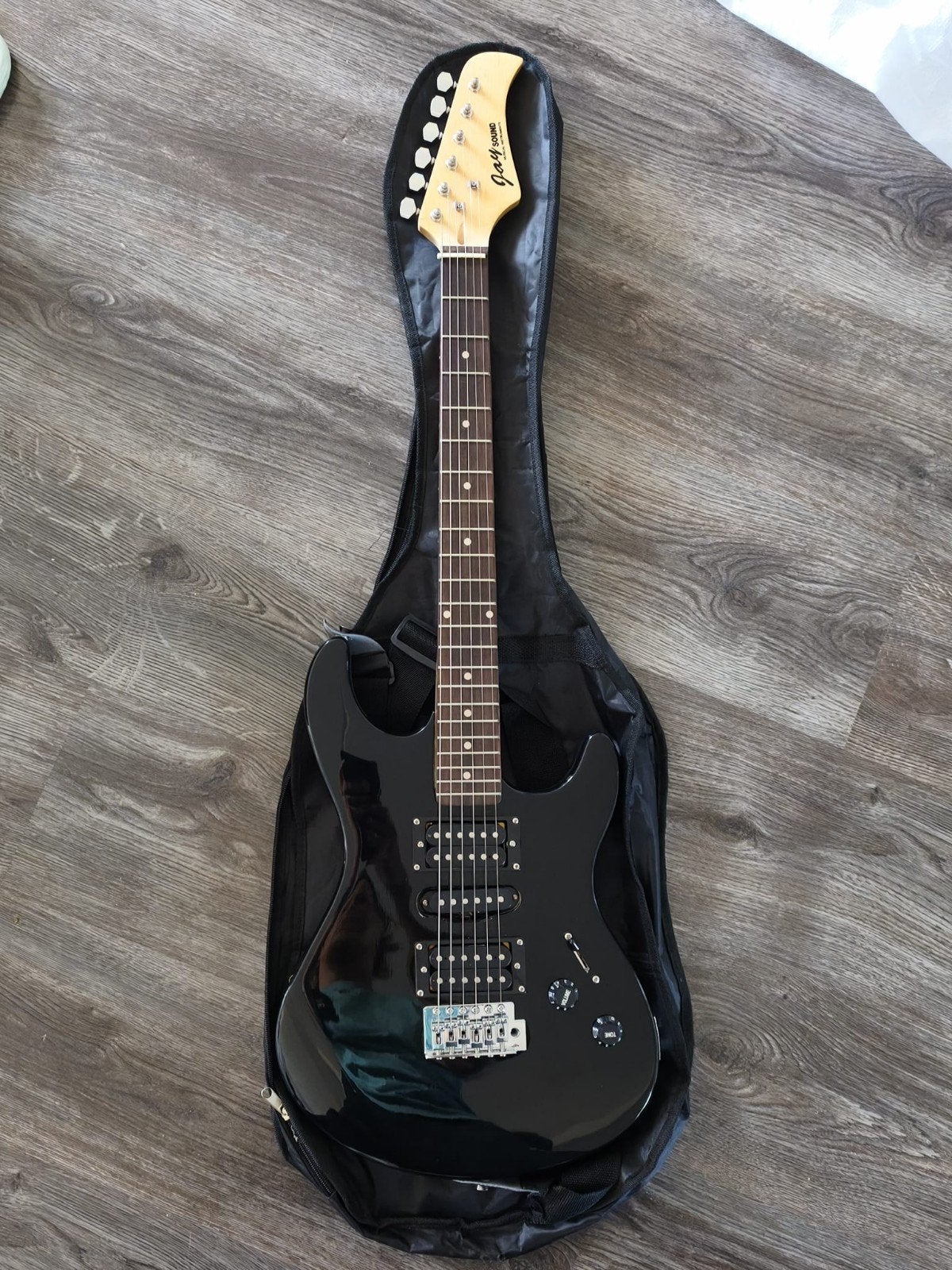 Jay Sound amplifier en gitaar, Ophalen