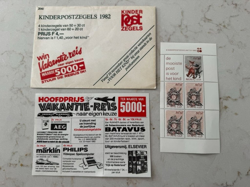 Kinderpostzegels 1982 heel vel en twee kaarten, Ophalen of Verzenden, Na 1940, Postfris