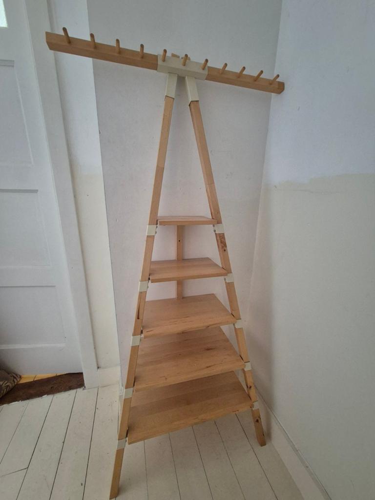 Handig IKEA kledingrekje voor tegen de muur, Ophalen