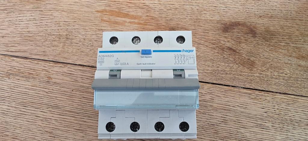 Hager ADM482G aardlekautomaat C32 0.03A, Ophalen of Verzenden, Overige typen