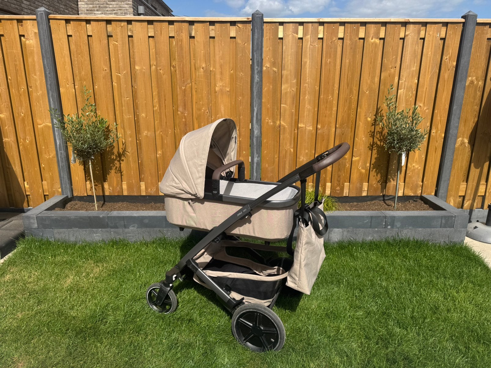 Joolz Geo 3 (Sandy taupe)met extra’s!, Zo goed als nieuw, Combiwagen, Verstelbare duwstang, Ophalen
