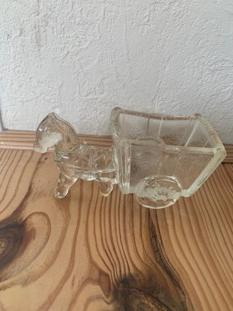 Glazen paardje met wagen, Ophalen