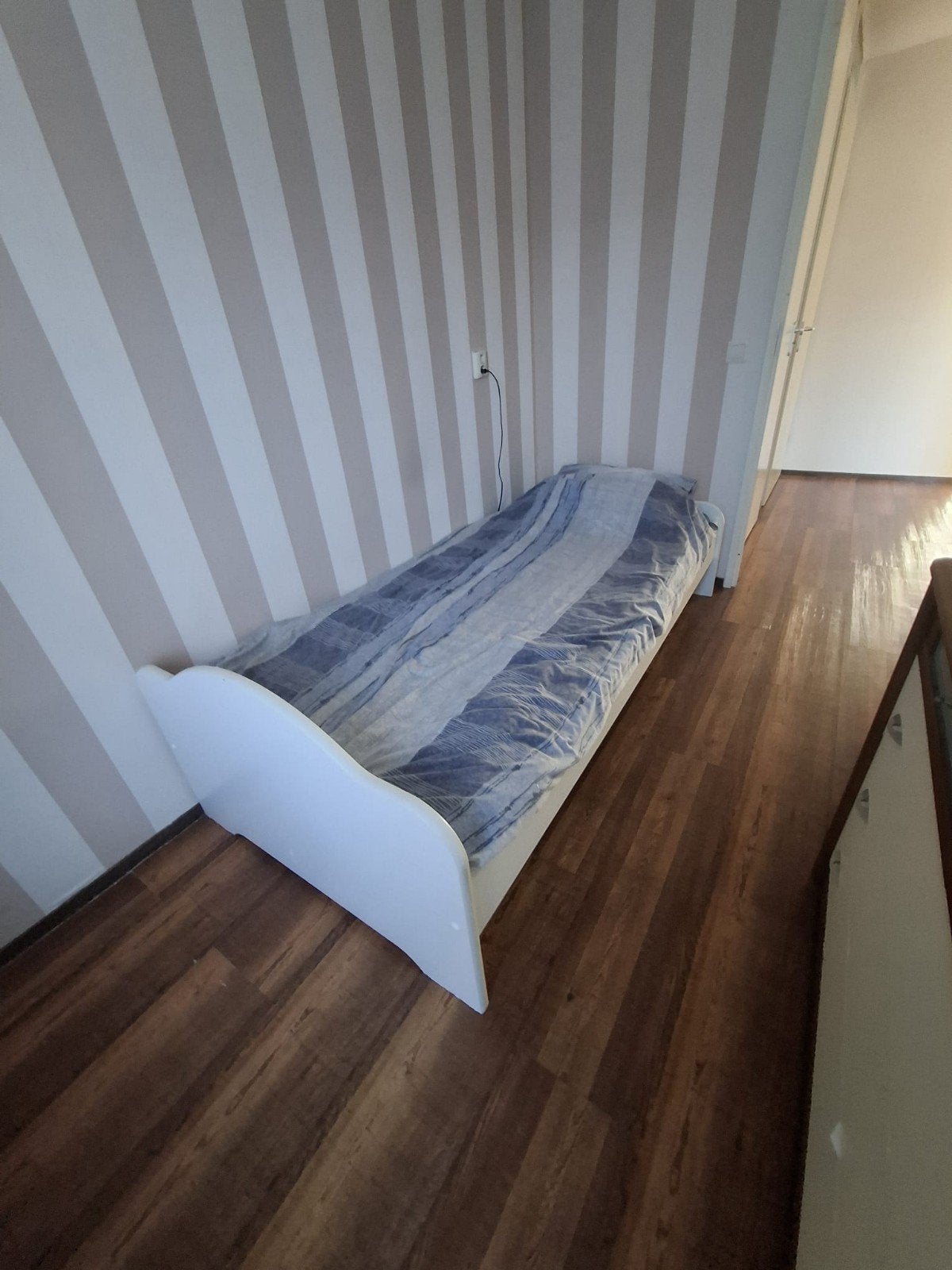 Ikea eenpersoonsbed met elektrische lattenbodem en matras, Ophalen, 90 cm, Eenpersoons, 200 cm