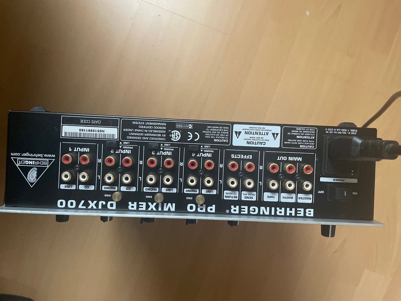 Foto 4 van Behringer DJX700 Professionele DJ Mixer