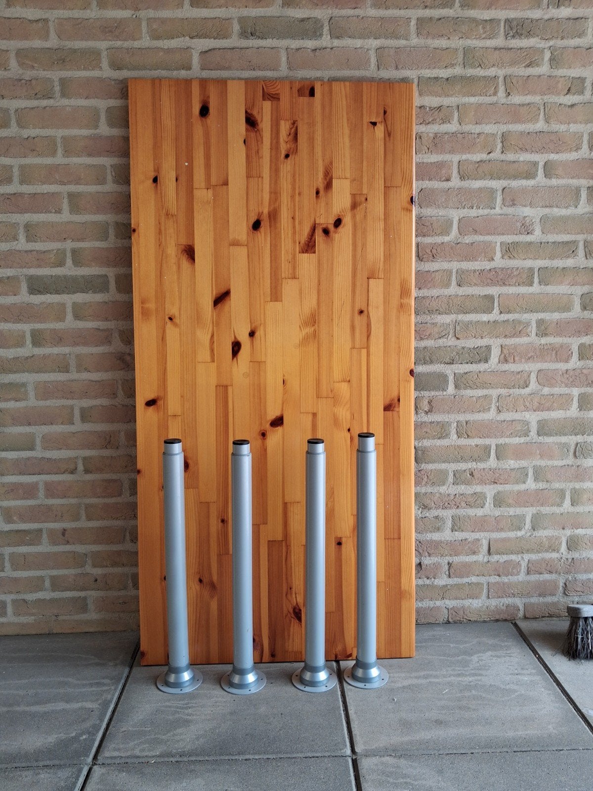 Houten tafelblad met verstelbare poten., Ophalen, Zo goed als nieuw