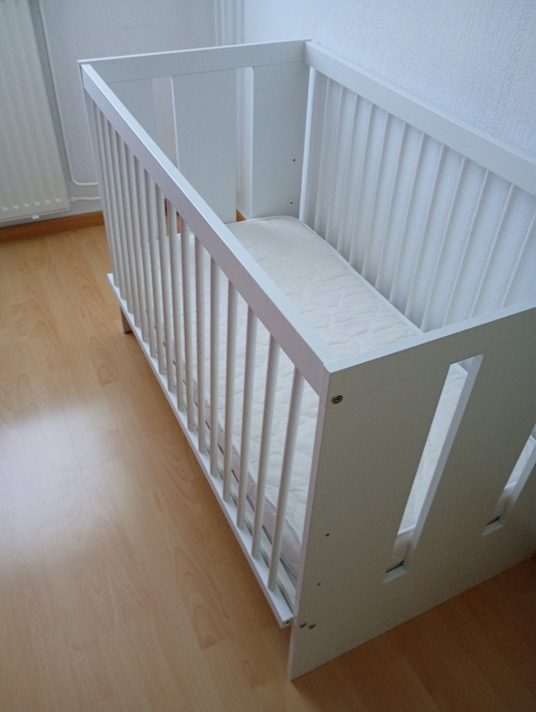 kinderledikantje, box, stokke kinderstoel, wipstoeltje enz.