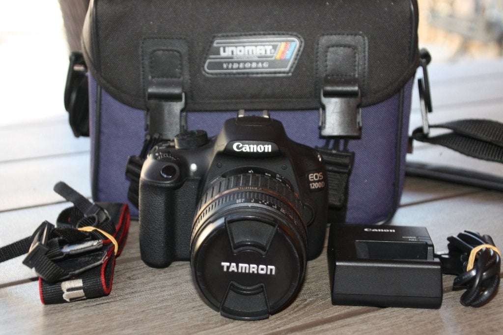 Mooie Canon 1200D met lens 18-200 nog geen 2200 clicks, Audio, Tv en Foto, Fotocamera's Digitaal, Spiegelreflex, Canon, 18 megapixels