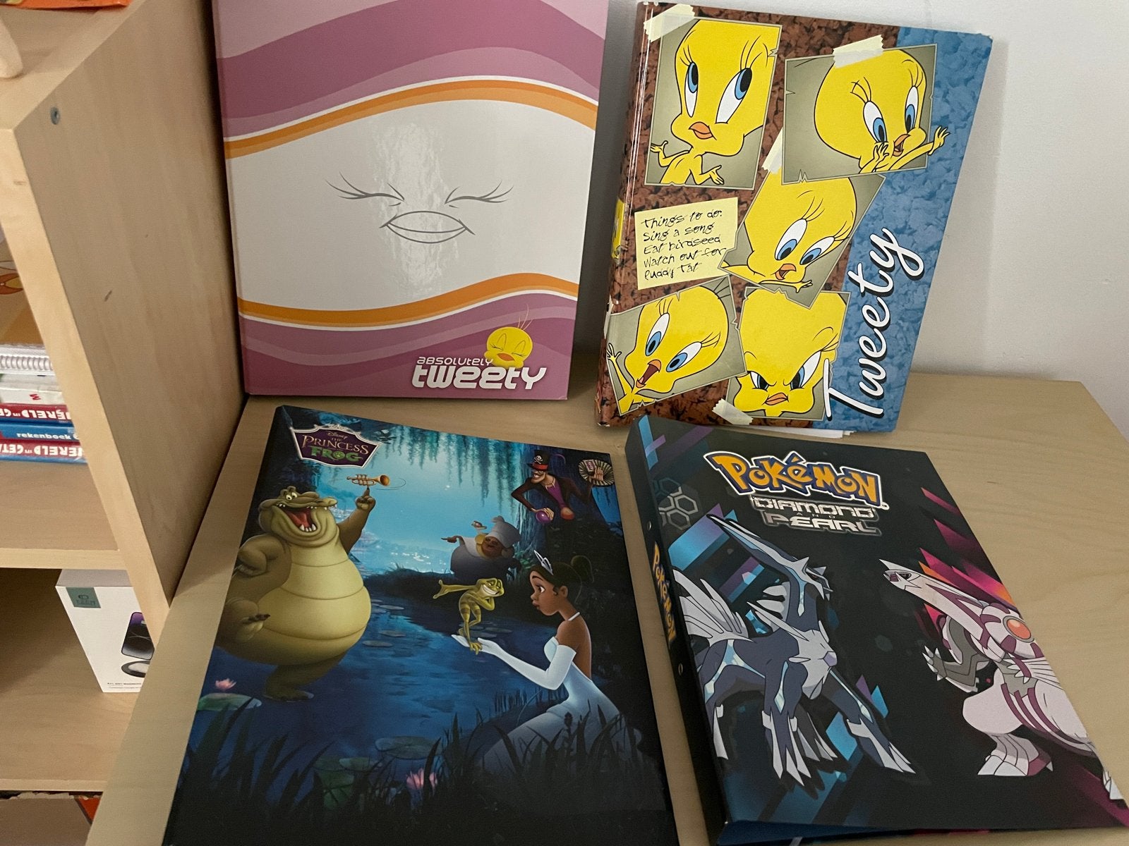 Diverse mappen: Pokémon, Disney, Tweety - Knutselmateriaal, Ophalen of Verzenden, Zo goed als nieuw