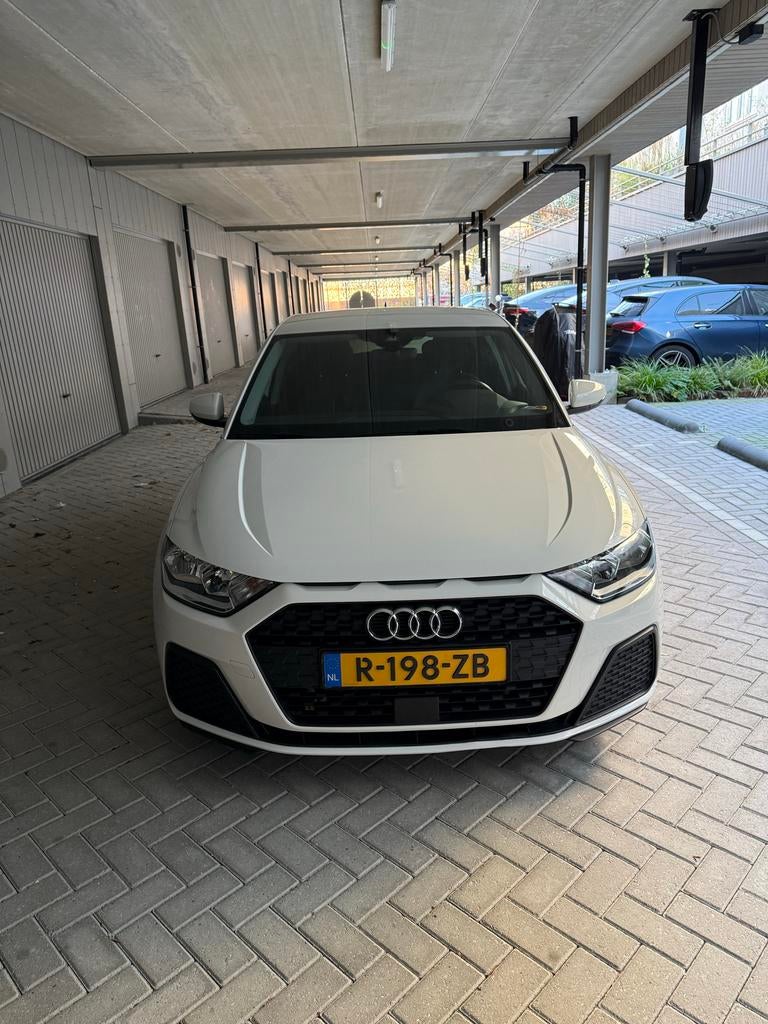 Audi A1 25 NAP 2023 Dealer onderhouden, Voorwielaandrijving, Stof, A1, Zwart
