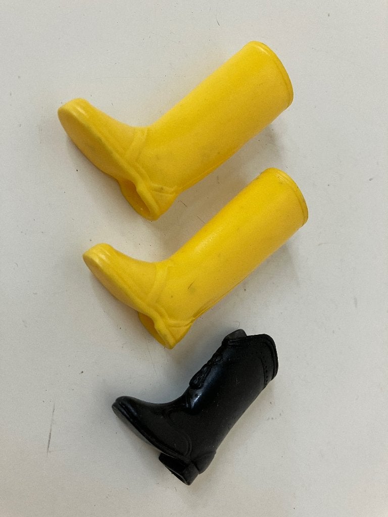 BARBIE pop doll Mattel Gele Laarzen Zwarte Cowboy boots, Verzamelen, Ophalen of Verzenden, Gebruikt, Pop