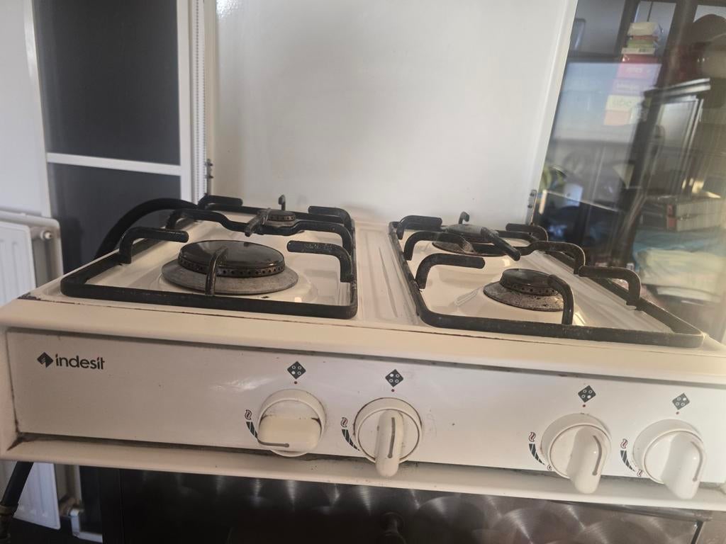 Indesit gaskookplaat / gasstel met 4 pitten, Gebruikt, Gas, Vrijstaand, 4 kookzones