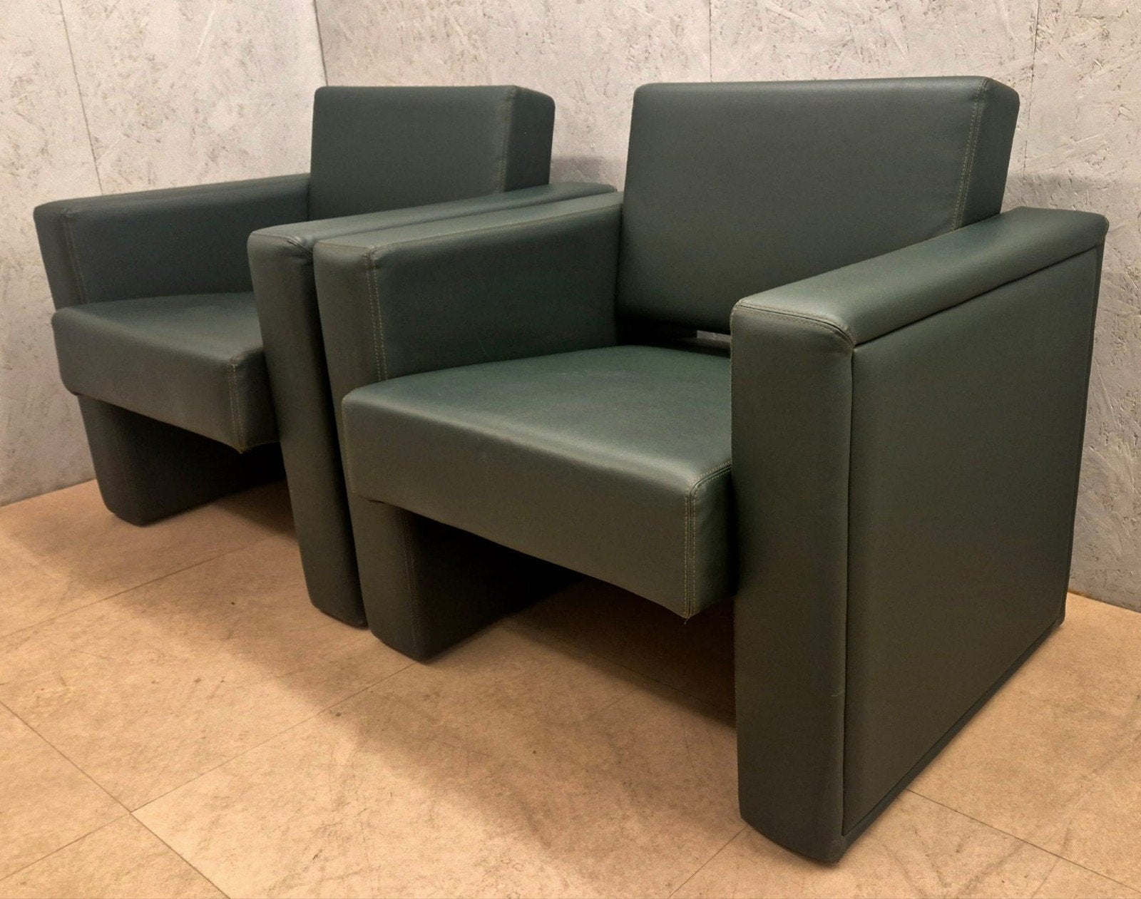 2 Lande design fauteuils donkergroen, Ophalen, Kunststof, Modern Design, 75 tot 100 cm