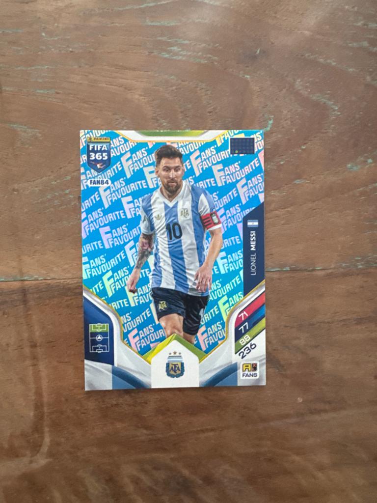 Lionel Messi FIFA 365 Adrenalyn XL Spelerskaart, Hobby en Vrije tijd, Stickers en Plaatjes, Ophalen of Verzenden, Nieuw, Plaatje
