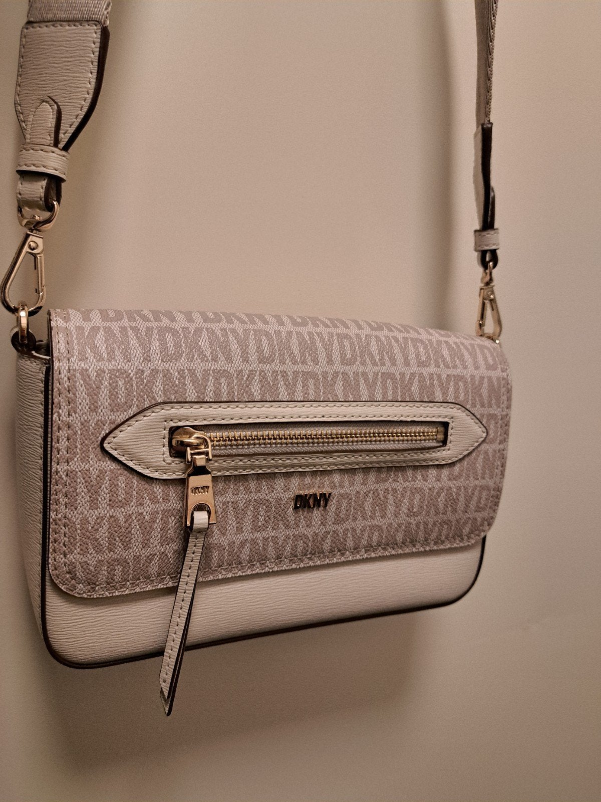 DKNY tas - Nieuwe staat, Ophalen of Verzenden, Nieuw, Beige, Schoudertasje