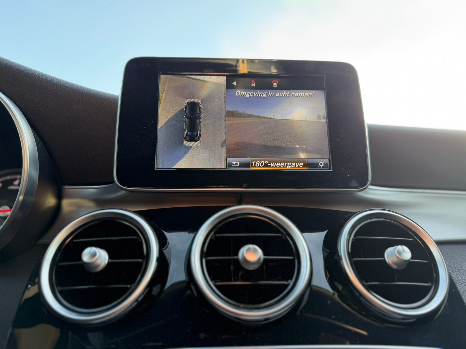 Foto 16 van Mercedes-Benz C350e 211PK | Pano | Burmester | 360 Camera