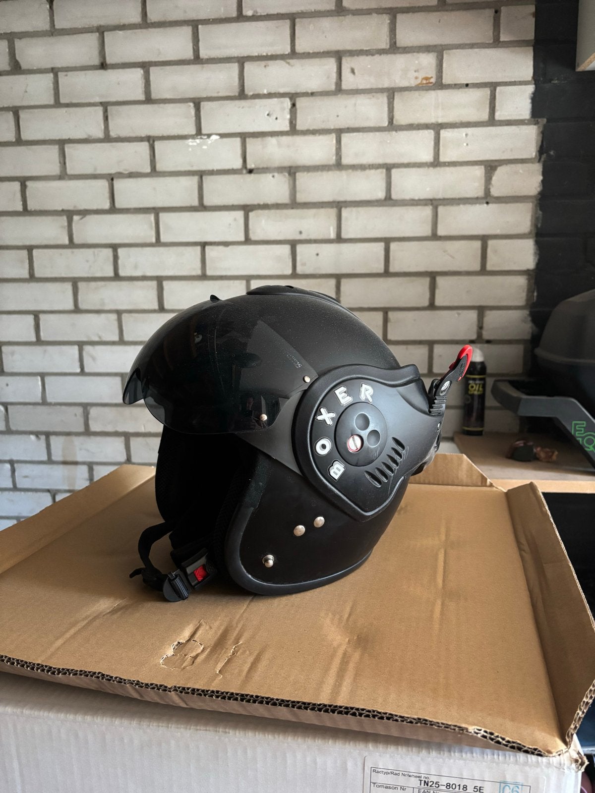 Boxer V8 helm maat M/58 met donker en origineel vizier, Ophalen, Tweedehands, Overige typen