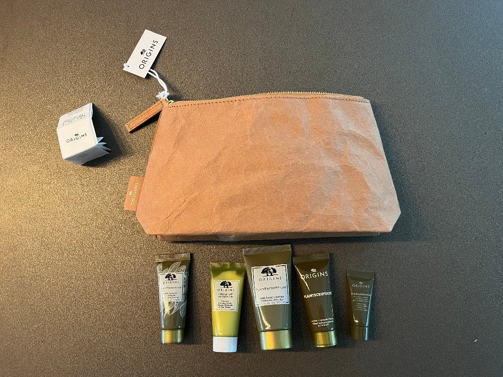 Origins toilettas met 5 miniaturen serum creme oogcreme etc, Sieraden, Tassen en Uiterlijk, Uiterlijk | Gezichtsverzorging, Ophalen of Verzenden