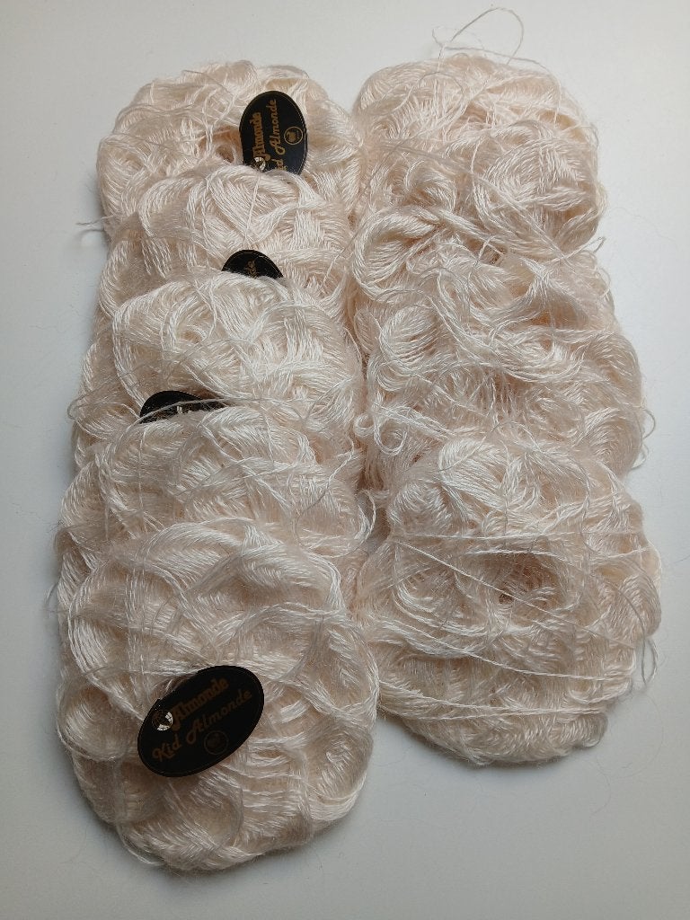 9 Bollen Almonde Kid Mohair Roomwit, Almonde, Breien of Haken, Ophalen of Verzenden, Zo goed als nieuw