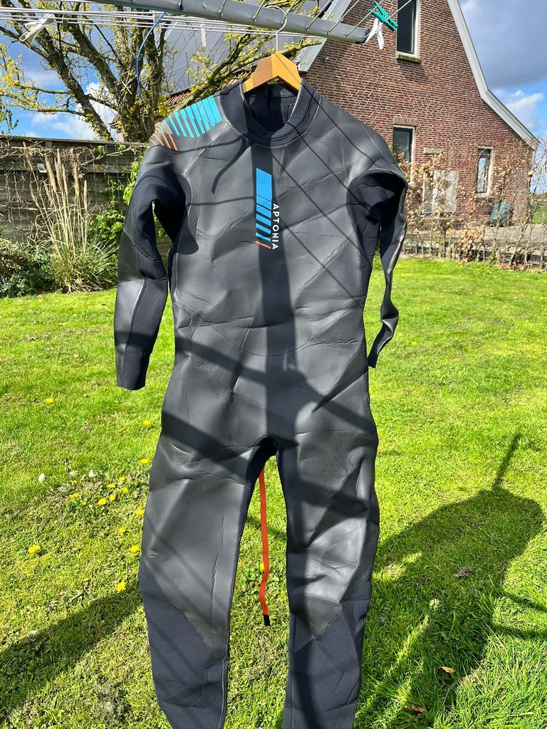 Wetsuit en opblaasbare zwemboei, Ophalen, Zo goed als nieuw