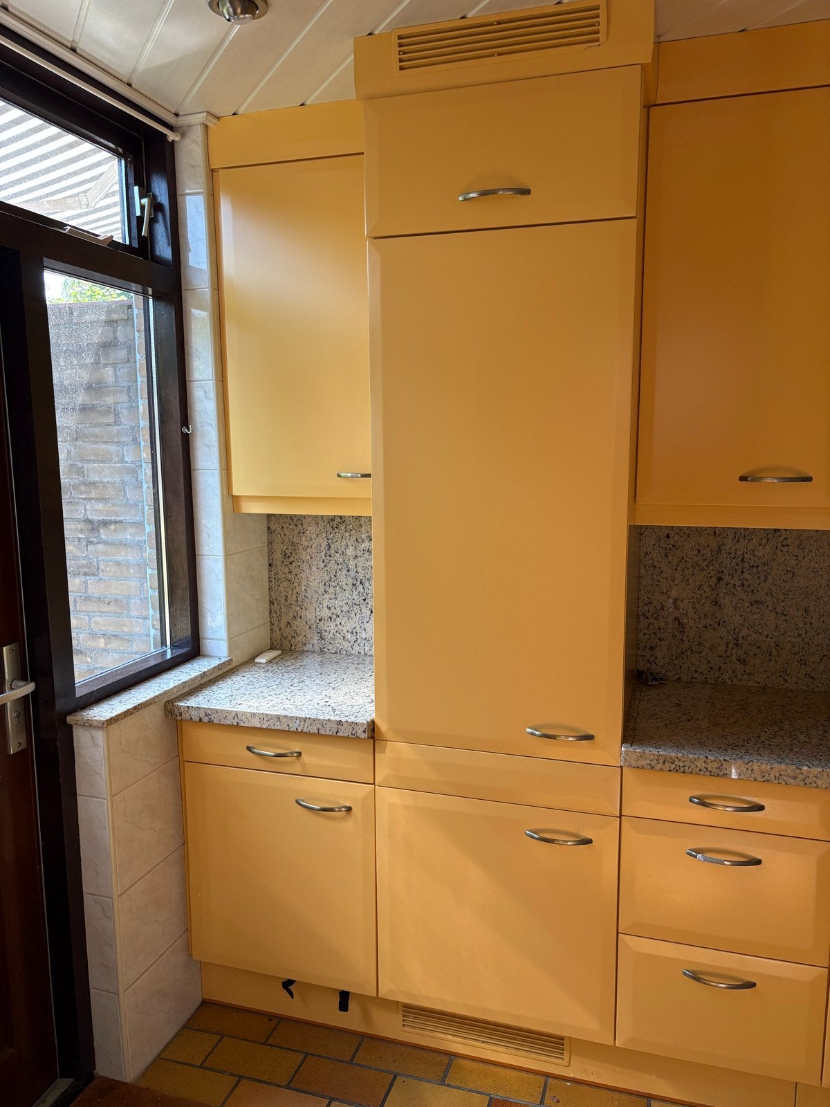 Gratis! Degelijke keuken met Miele en Siemens apparatuur., Huis en Inrichting, Keuken | Complete keukens, Ophalen, Gebruikt, Graniet of Steen