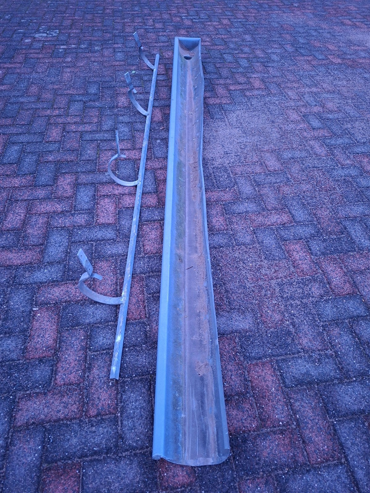 Zinken dakgoot met beugels - Gebruikt, Doe-het-zelf en Verbouw, Ophalen, Gebruikt, 2 tot 4 meter, Zink