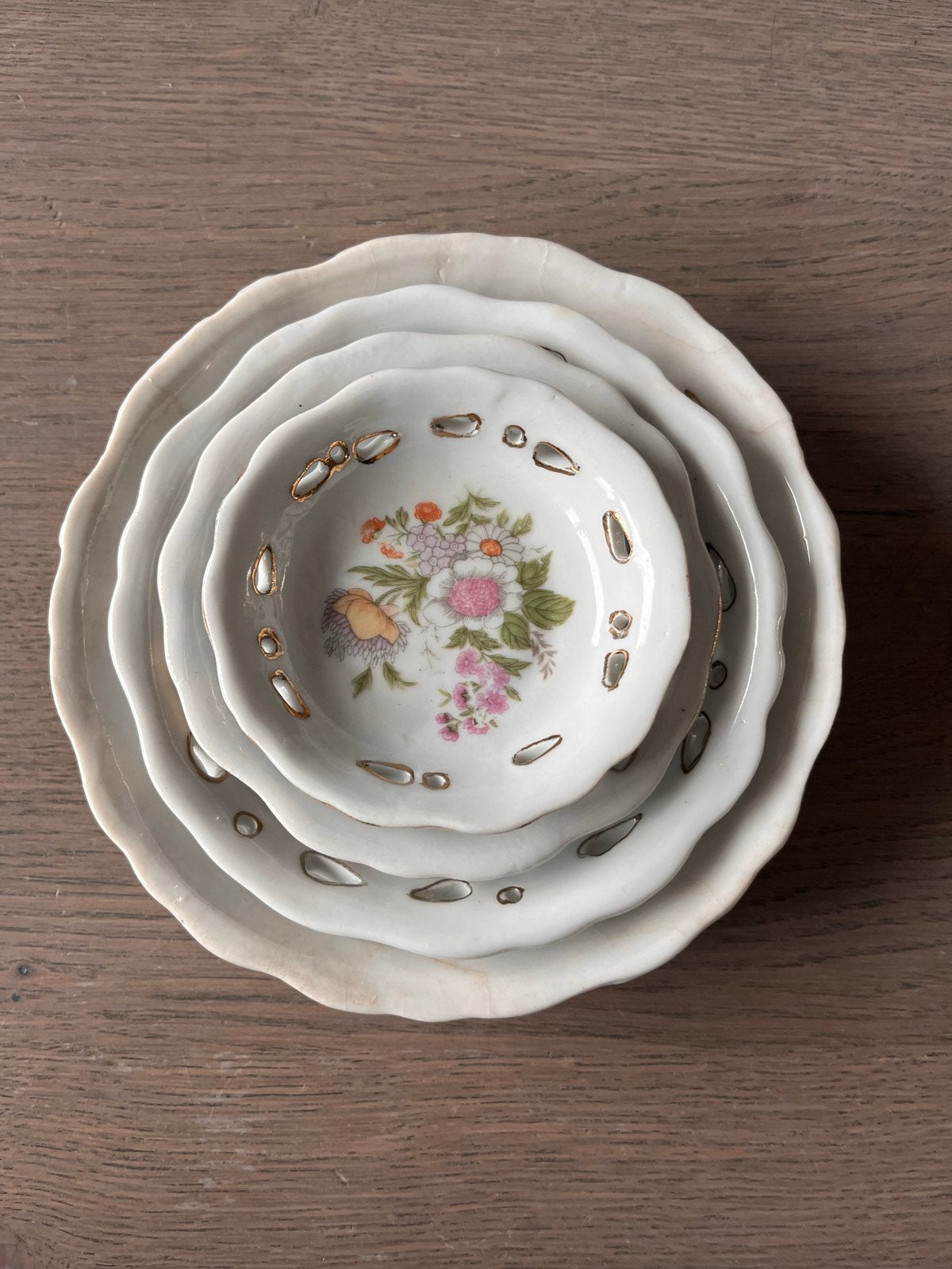 Set van 4 Antieke Porseleinen Schalen met Bloemmotief, Ophalen