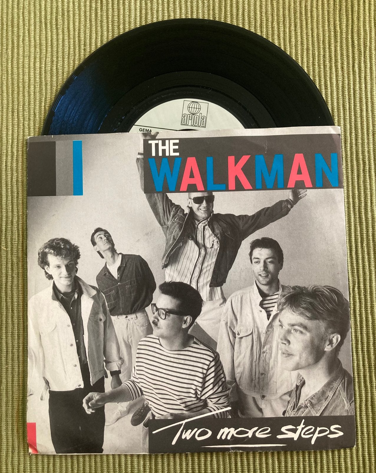 Vinyl single The Walkman - Two more steps, Gebruikt, 7 inch, Ophalen of Verzenden, Pop